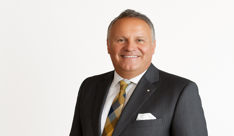 افشین سرهنگ پور وکیل مهاجرت به کانادا